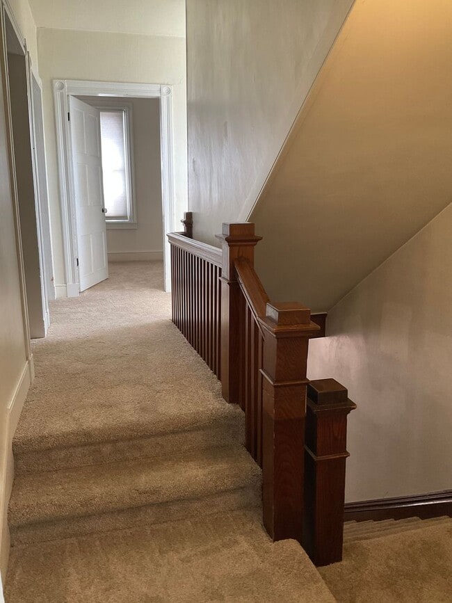 Building Photo - 112 W Main St