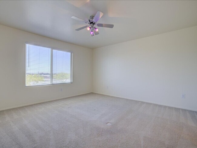 Building Photo - 3 Bedroom 2.5 Bathroom