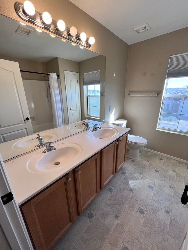 Building Photo - North East- 5 bedroom/ 2.5 bathroom single family home