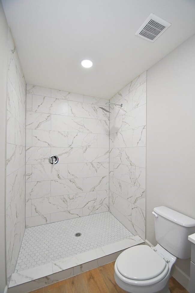 Building Photo - 10910 Fullerton Dr