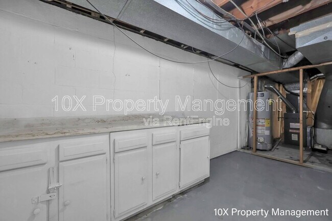 Building Photo - 454 E Tompkins St