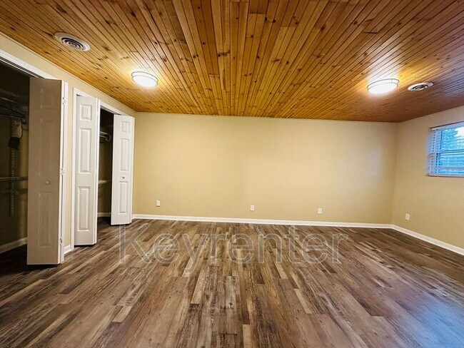 Building Photo - 918 W Forest Blvd