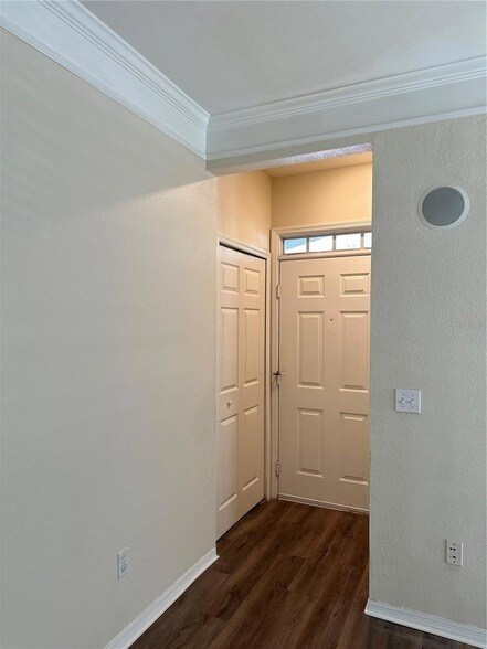 Building Photo - 3324 Parkchester Square Blvd