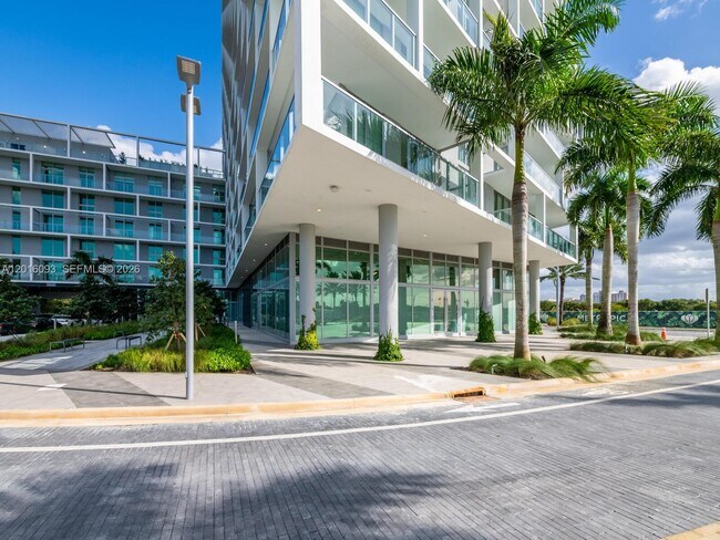 Building Photo - 2000 Metropica Wy
