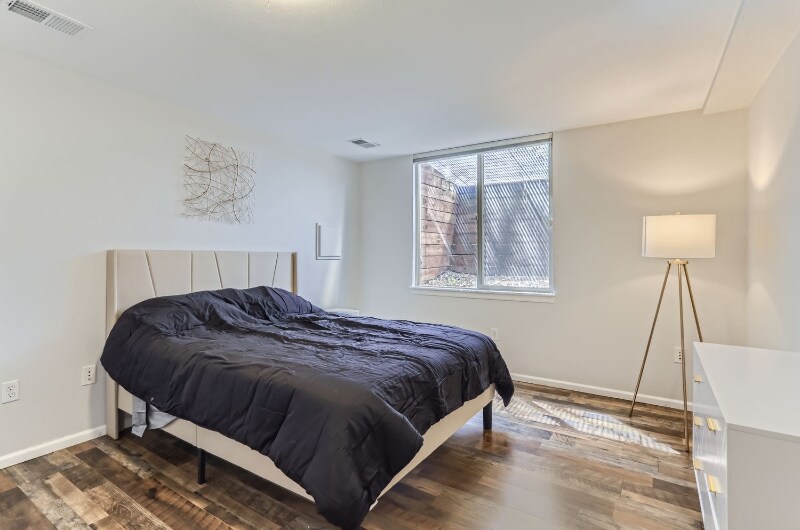 Building Photo - 1674 Ames Ct