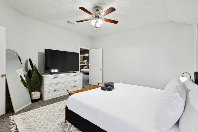 Building Photo - 967 Grand Central Pkwy