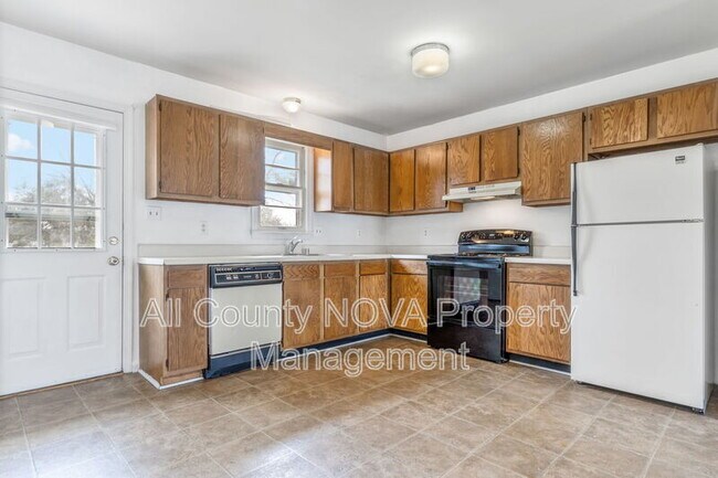 Building Photo - 211 Church St