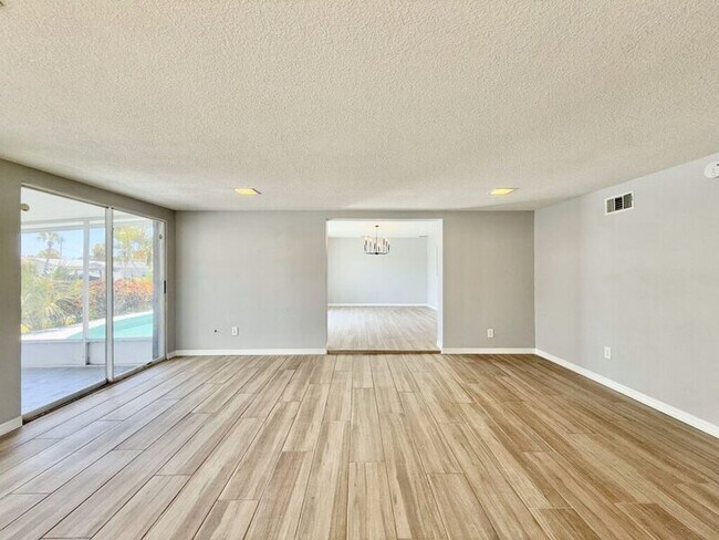 Building Photo - 8718 Thornwood Ln