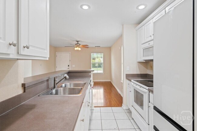 Building Photo - 17 Bushwood Dr