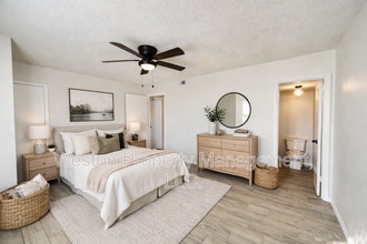 Building Photo - 6054 Northwest Expy