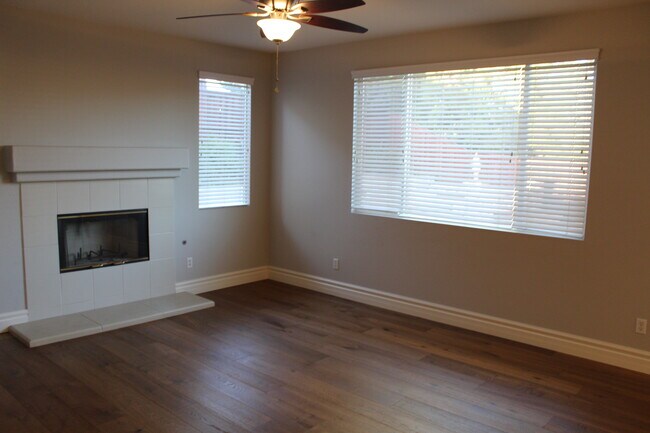 Building Photo - 35703 Date Palm St