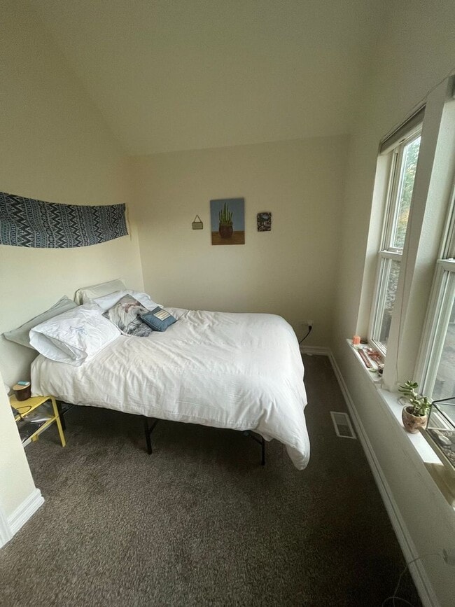 Building Photo - Charming 2 Bed/1.5 Bath Townhome Near Downtown Boulder