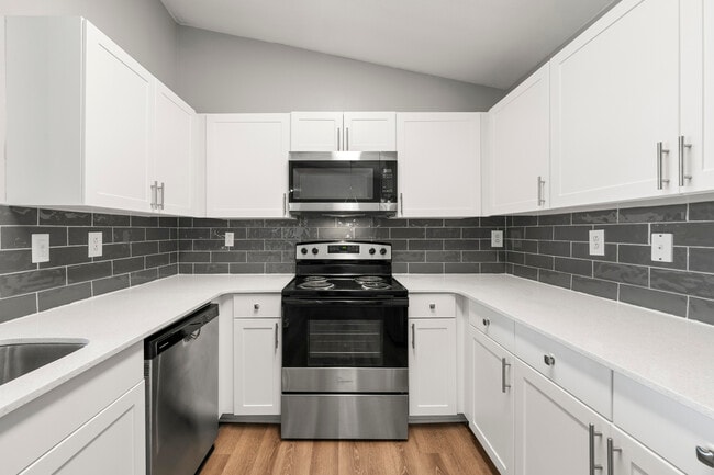 3BD, 2BA - 1467SF - Kitchen