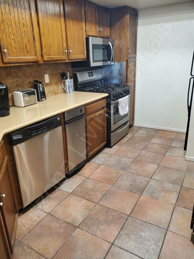 Building Photo - FURNISHED WITH POOL JANUARY - MARCH 2026