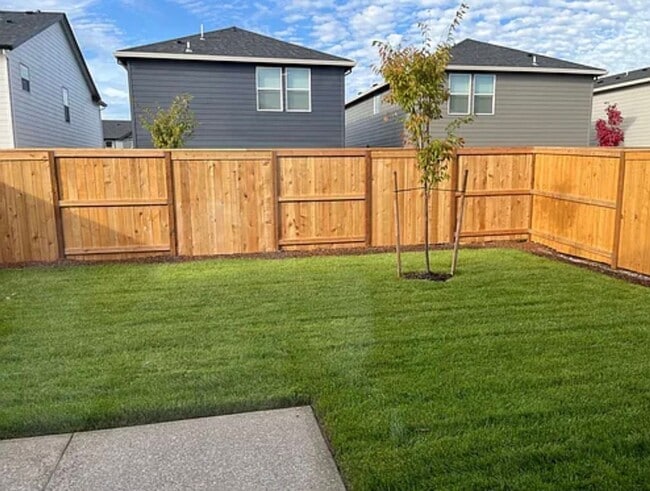 Building Photo - 4831 Parsley Ave NE