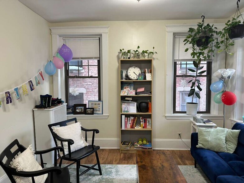 Building Photo - 12 Saint Paul St