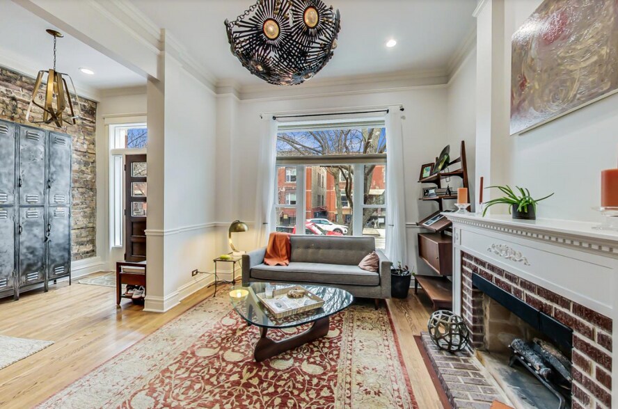 Living room, with view toward front door - 719 S Claremont Ave
