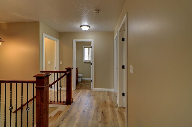 Building Photo - 5 Bedroom 3.5 Bathroom -Traverse Mountain Pet Friendly Home.