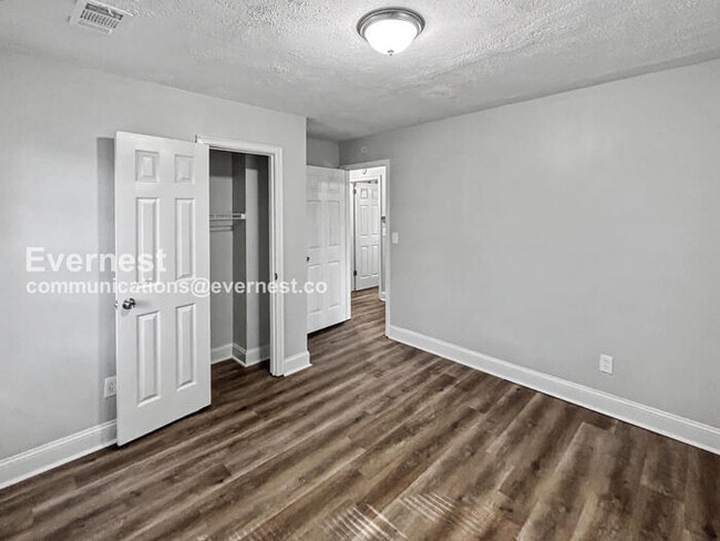 Building Photo - 3741 Loren Dr