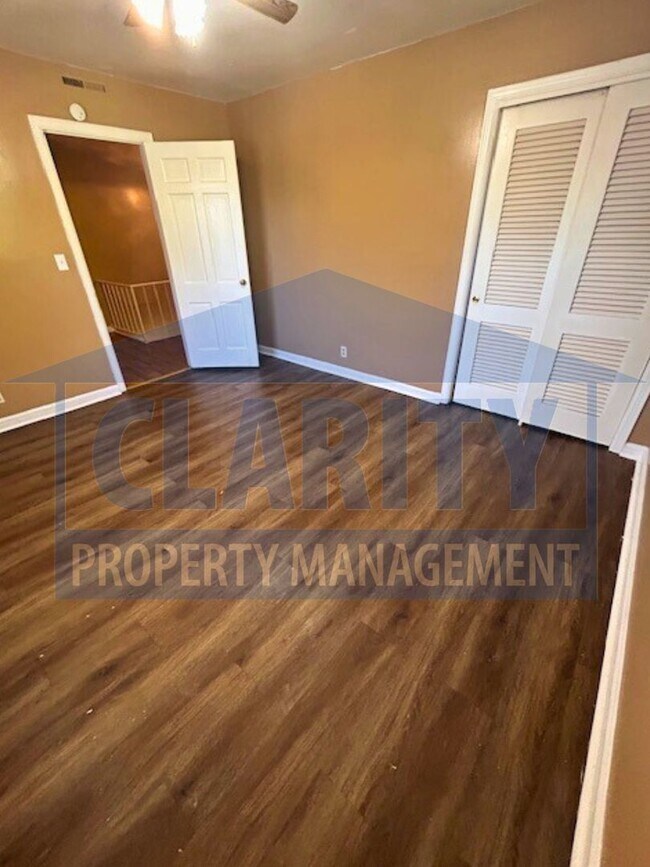 Building Photo - Large, four bedroom home in Chattanooga!