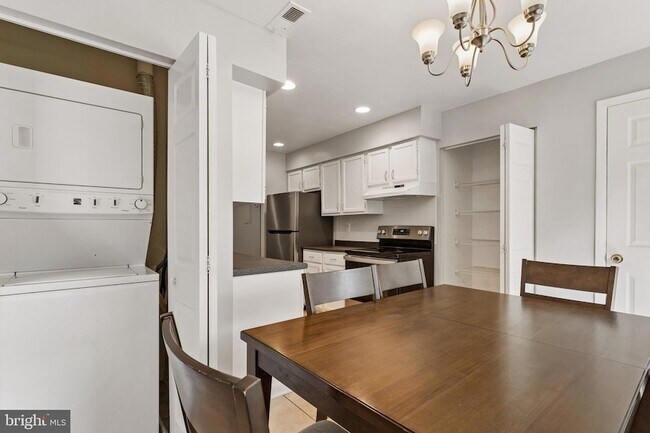 Building Photo - 13212 Meander Cove Dr