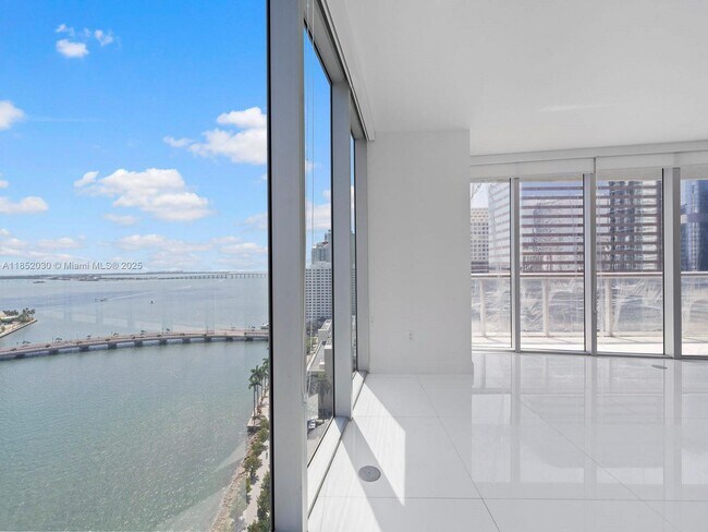 Building Photo - 495 Brickell Ave