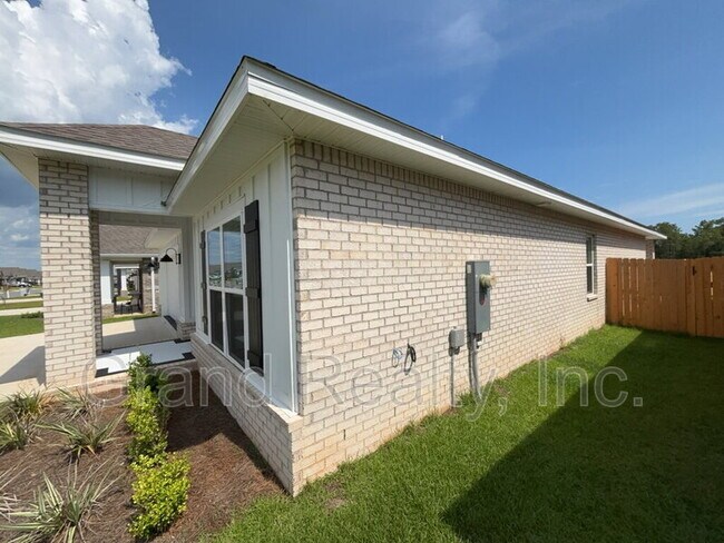 Building Photo - 5823 Sargassum Ln