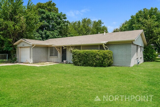 Building Photo - 3 BR/1.5BA | Updated Single Family Home | Front yard |In Hurst!