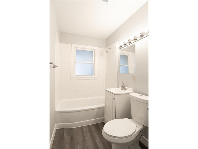 Building Photo - 5048 N Girard Ave