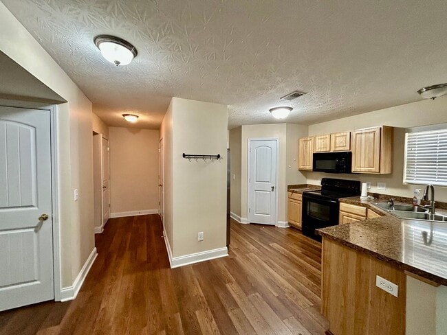 Building Photo - Large 4 Bed, 2.5 bath in Lexington!