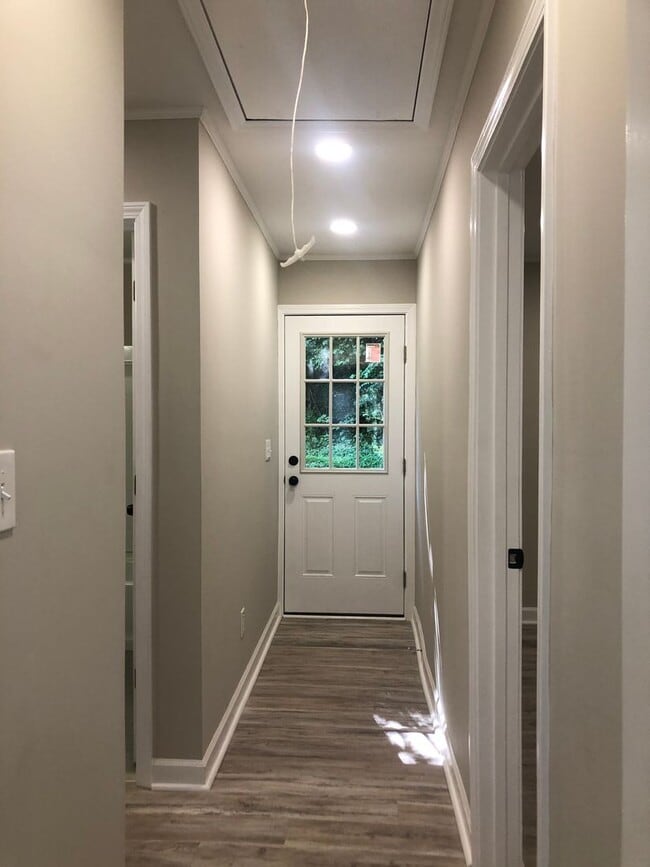 Building Photo - MOVE-IN READY!