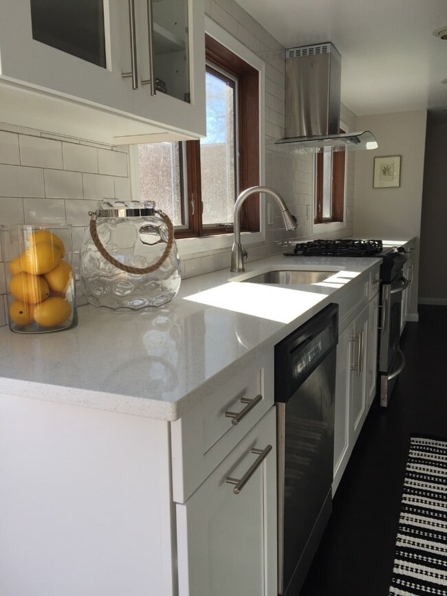 Building Photo - 127 Hyers St