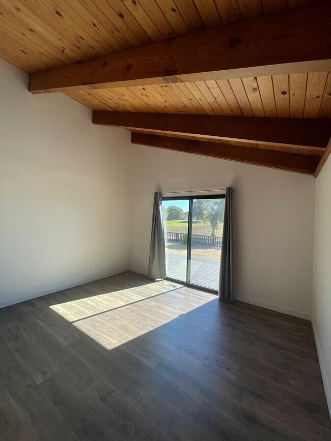 Building Photo - 3 Bed 3 Bath Ridgemark Home - Golf Course ...