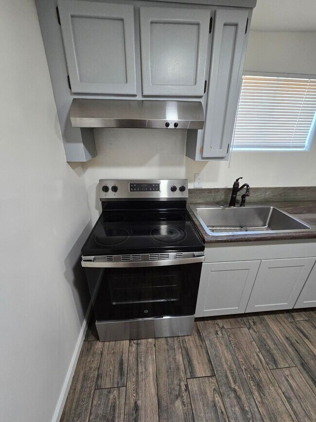 Building Photo - 332 W Illinois St