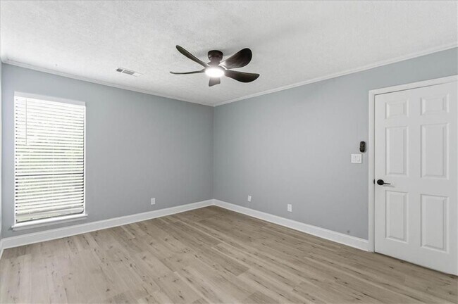 Building Photo - 2696 Greentree Dr SE