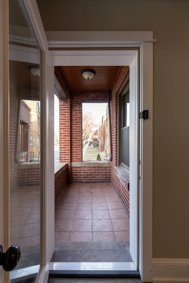 Building Photo - 3755 W Addison St