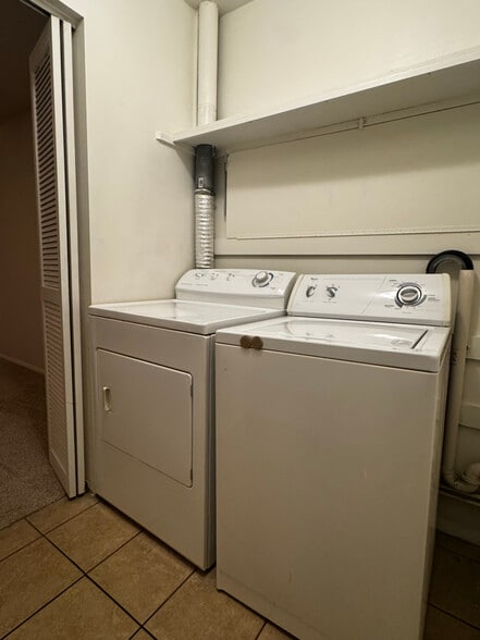 Building Photo - 925 Cleveland St