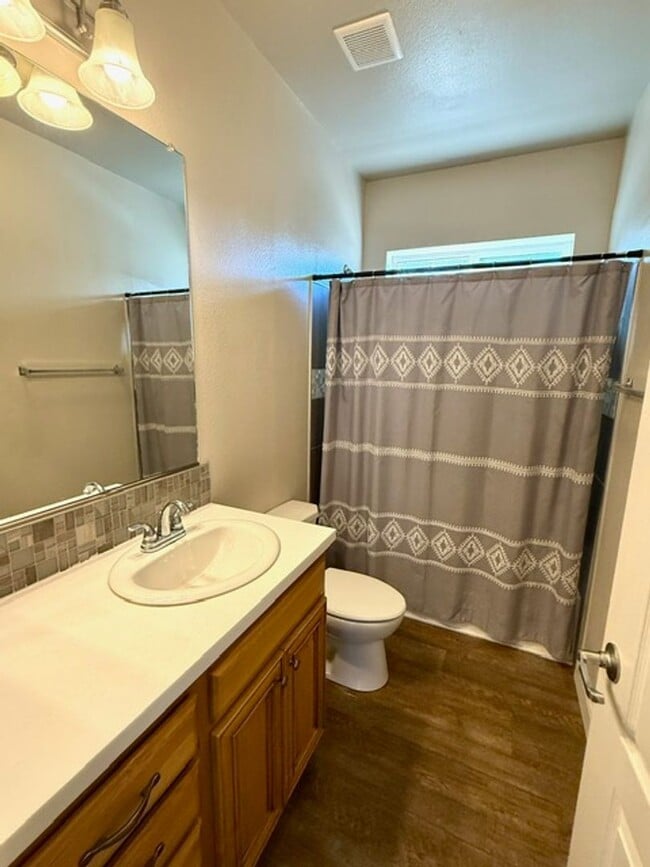 Building Photo - 3 Bedroom 2 Bath Home Available Soon!