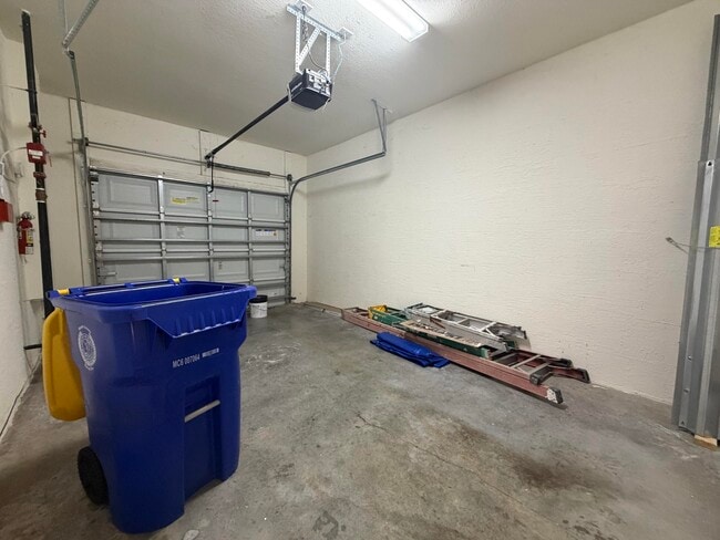 Building Photo - 9491 SW Merlin Ct