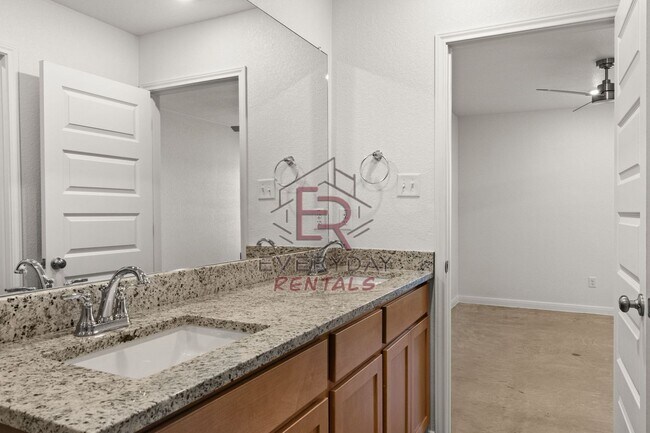 Building Photo - 912 Cherry Laurel Ln