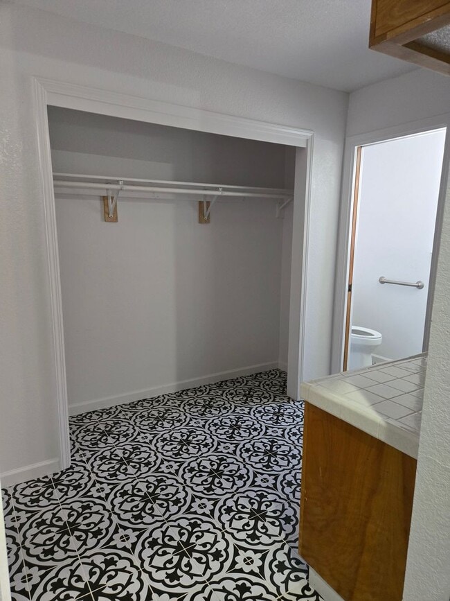 Building Photo - Charming 3BD/2BA Home in Quiet Cul-De-Sac with Solar & Included Landscaping