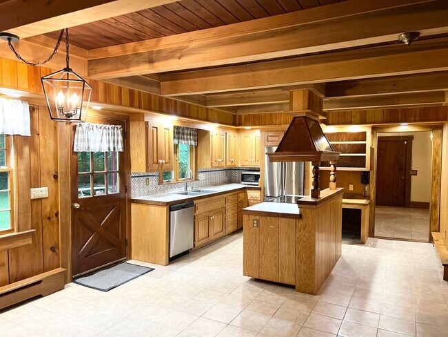 Building Photo - Private single family home for rent in East haddam