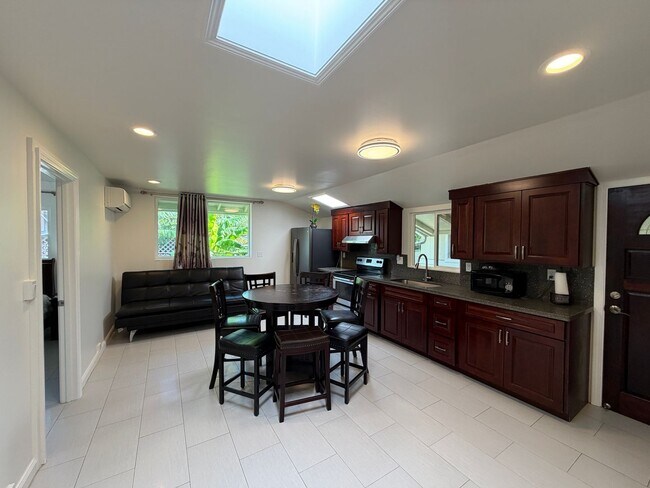 Building Photo - 3346 Kanaina Ave