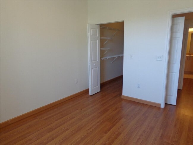 Building Photo - 533 NE 3rd Ave