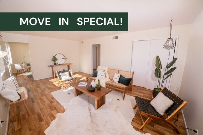 Building Photo - MOVE IN SPECIAL: Beautiful Apt with Washer...