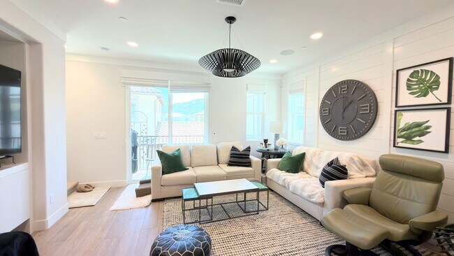 Building Photo - Luxury Builder Model Home - Resort Style Amenities In A Gated Community