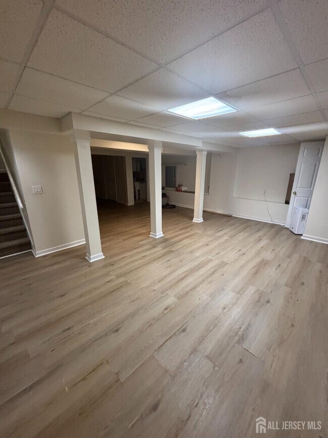 Building Photo - 8 Begonia Ct
