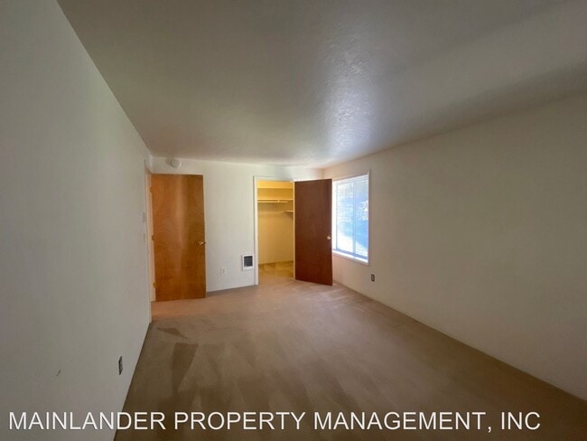 Building Photo - 5961-6963 SW Childs Rd