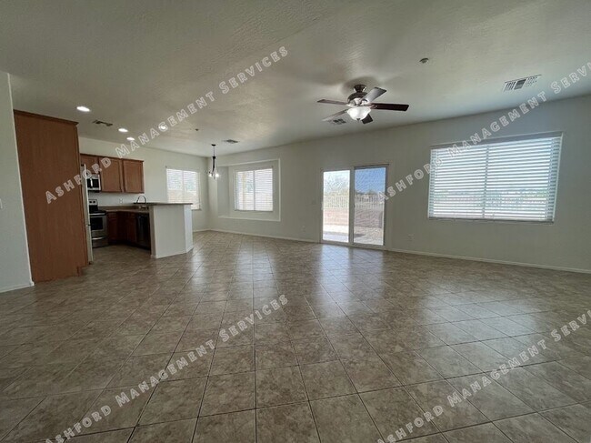 Building Photo - BEAUTIFUL 3 BEDROOM 2 BATHROOM HOUSE FOR R...