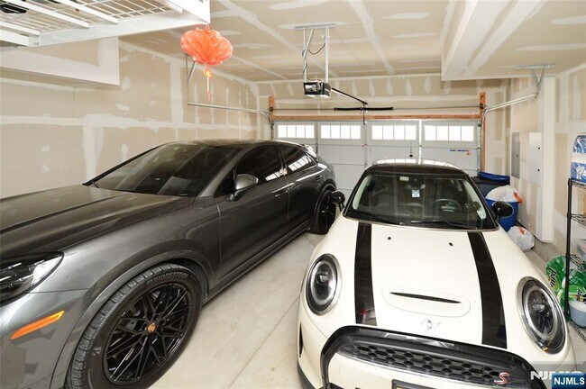 Building Photo - 60 Litchfield Ln